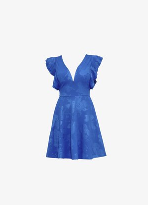 Blå kjole med flæseærmer, V-udskæring og blomstertekstur. Udsvinget nederdel med en glat finish, velegnet til både afslappet og semiformal brug.