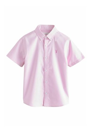 Camisa de botones de manga corta en algodón color rosa claro con cuello y un pequeño diseño bordado en el pecho. Textura suave y corte clásico.