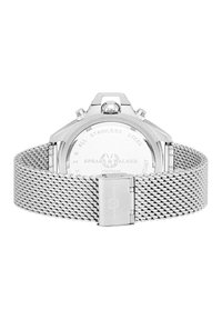 Armbanduhr aus Edelstahl mit Mesh-Armband, silberner Farbe und einem detaillierten Gehäuseboden mit eingraviertem Branding und Modellinformationen.