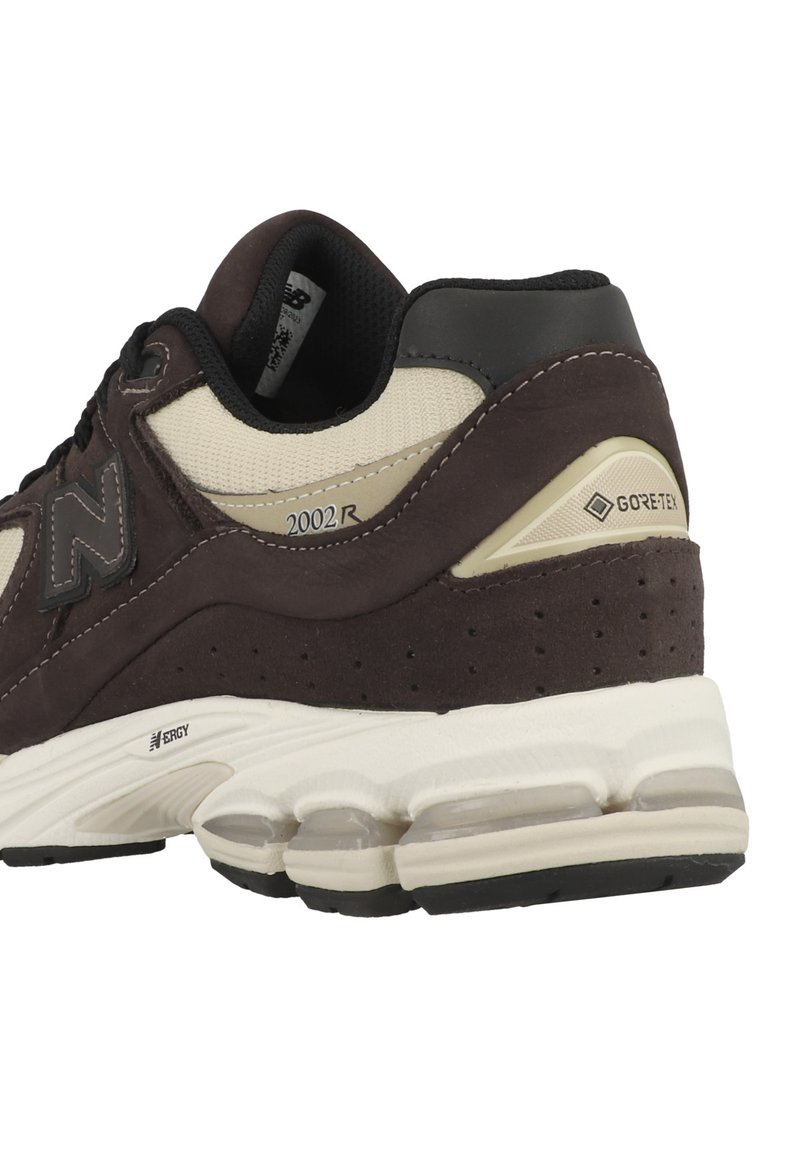 New Balance M 2002 UNISEX - Sneaker low - black coffee sandstone 