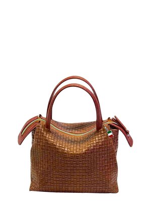 Geweven leren handtas in warm bruin met een gestructureerd patroon, dubbele ronde handvatten en een ritssluiting met meerkleurige accenten.