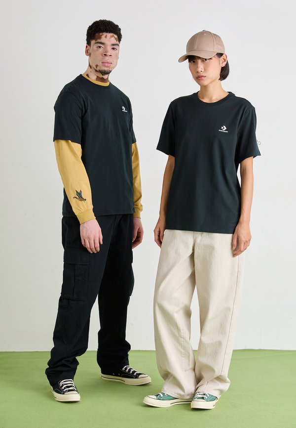 EMBROIDERED STAR CHEVRON TEE UNISEX - Basic T-shirt2