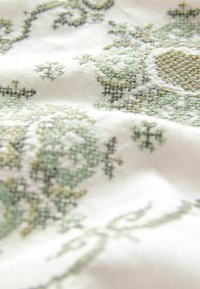 Next REGULAR FIT - CROSS STITCH EMBROIDERED SHORT SLEEVE  - Vapaa-ajan kauluspaita - ecru