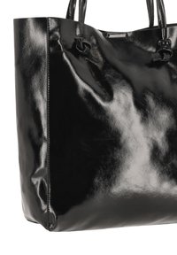 Musta nahkainen olkalaukku kiiltävällä viimeistelyllä. Varustettu tukevilla kahvoilla ja solmittavilla metallikoristeilla. Pehmeä, sileä pinta ja tilava muotoilu.