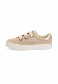 Sneaker in suede beige con tre cinturini in velcro color oro rosa, suola in gomma bianca e design perforato sui lati per una maggiore traspirabilità.