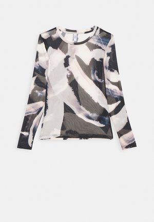 Langarmshirt, nauwsluitend met een abstract patroon van zwarte, witte en grijze penseelstreken op een lichtkleurige achtergrond, ronde halslijn.