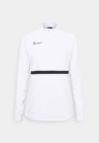 Weißes Nike Sportoberteil mit langen Ärmeln und Viertelreißverschluss, schwarzem Bruststreifen und schwarzem Nike-Swoosh-Logo auf der linken Brust.
