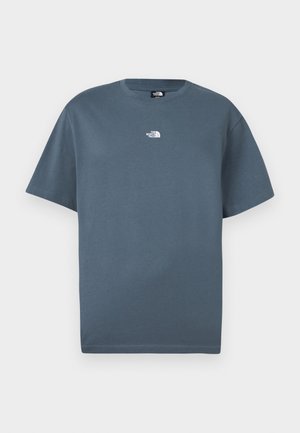 Μπλε κοντομάνικο μπλουζάκι με στρογγυλή λαιμόκοψη και μικρό λευκό λογότυπο "The North Face" στο κέντρο του στήθους.