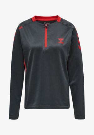 Ciemnoszary długi rękaw z pulowerem z ćwierć zamkiem, czerwone akcenty przy kołnierzu i rękawach oraz logo na piersi. Gładki, lekki materiał.