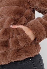 Vero Moda Giacca invernale - brown