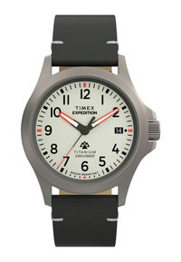 Montre Timex Expedition avec un boîtier en titane, un cadran blanc, un bracelet en cuir noir, des marqueurs d'heure clairs, une aiguille des secondes rouge et une résistance à l'eau de 200 m.