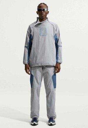 Nike Sportswear M NSW WVN HZ JKT SHOX - Windbreaker - stealth/slate