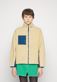 Levi's® BIGFOOT SHERPA JACKET - Fleecetakki - marzipan