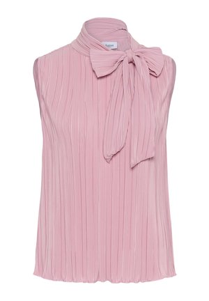 Rukávů zbavená světle růžová plisovaná halenka s vysokým límcem a velkou zavázanou mašlí na levé straně.