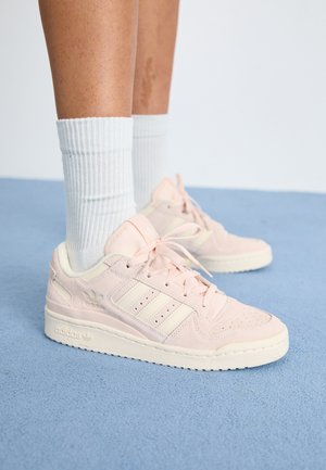 FORUM LOW CL - Trainers - quartz/wonder white