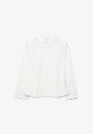 Wit overhemd met lange mouwen, puntkraag en verborgen knopen aan de voorkant, plat gelegd op een witte achtergrond.