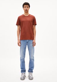 ARMEDANGELS JAAMES - T-shirt basic - dark amber