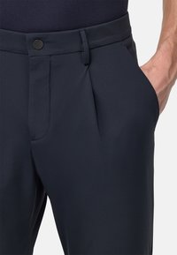 Boggi Milano STRETCH - Chino stiliaus kelnės - navy blue