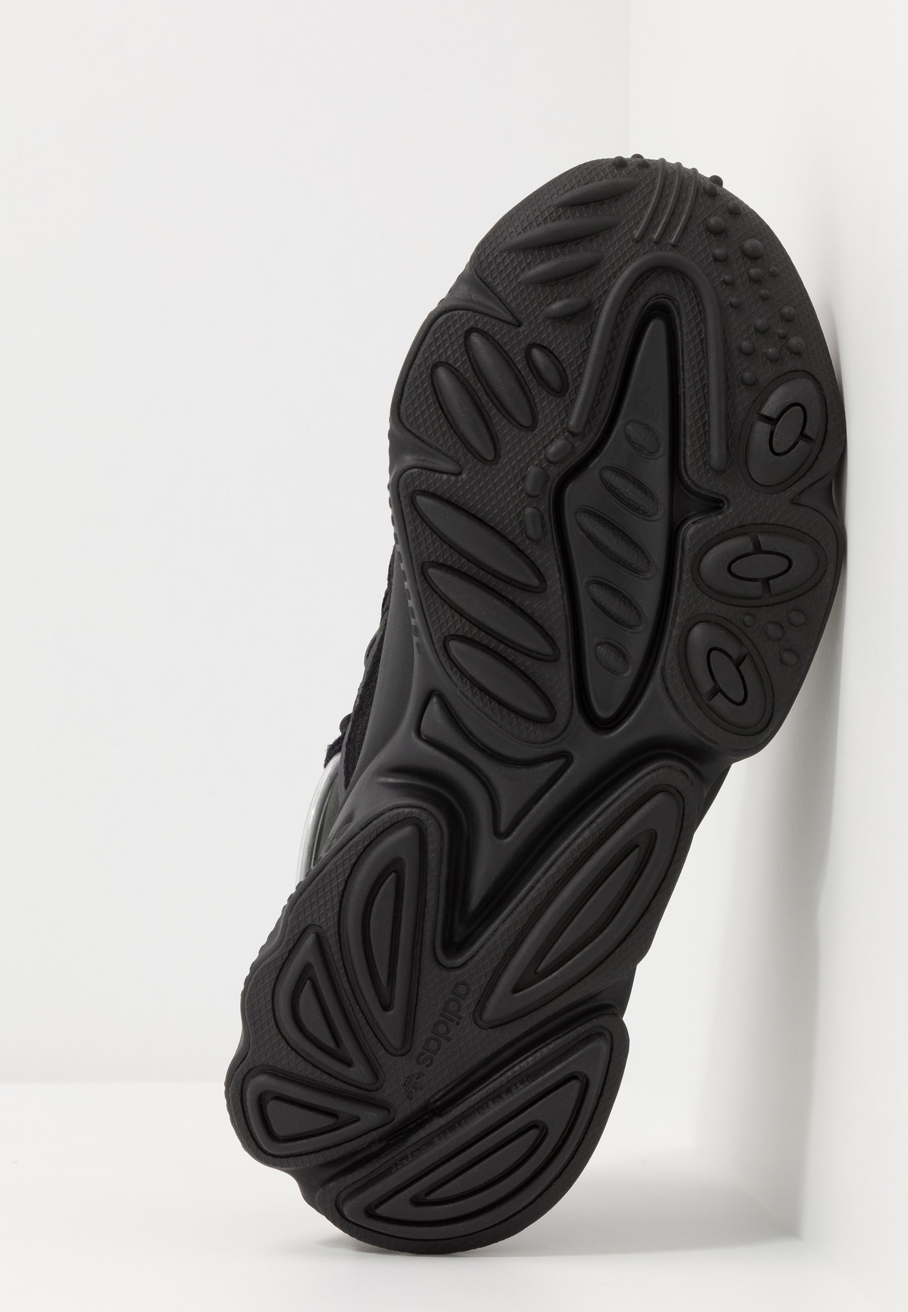 ozweego black night metallic