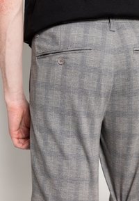 Only & Sons Shorts - off-white
