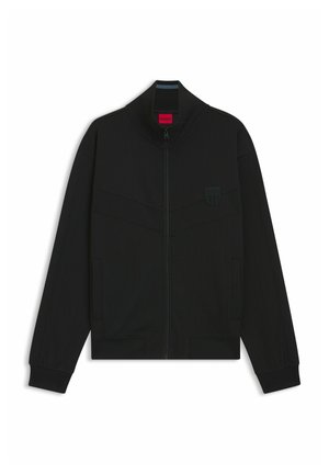 Giacca nera con cerniera, collo alto, tessuto a costine, tasche laterali e logo in rilievo sul petto. Cuciture tono su tono.