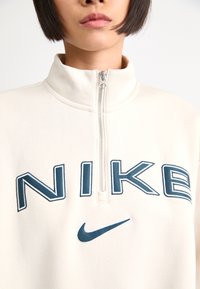 Nike Sportswear LOGO - Mikina - light orewood brown/white/armory navy