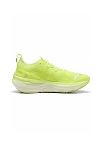 Scarpa da corsa verde lime con tomaia in rete testurizzata, suola bianca e dettaglio del logo. Presenta un design elegante e un'imbottitura di supporto.