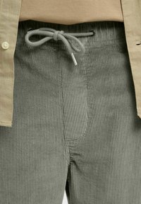 Non selezionato, vetiver