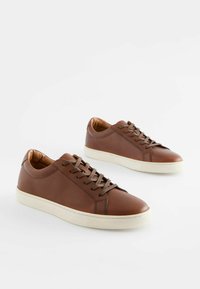 STANDARD - Sneaker low - brown