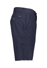 Pantaloni corti blu navy realizzati in cotone, con una tasca posteriore con bottone, tasche laterali e dettagli di cucitura visibili lungo le cuciture.