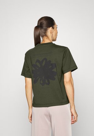 SHORT SLEEVE ROUND NECK PRINT - T-shirt imprimé - multi/olive crop