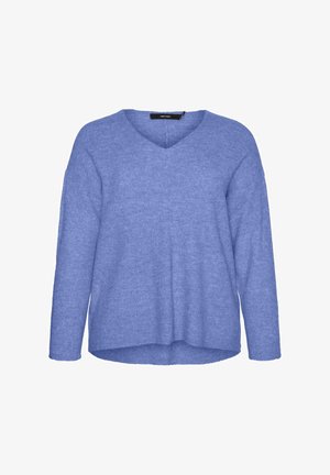 Gaiši zils adīts džemperis ar V-veida kaklu, garām piedurknēm un brīvu piegriezumu, ar mīkstu tekstūru un nedaudz noapaļotu apakšmalu.