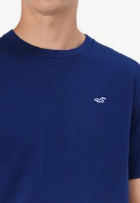 Hollister Co. ICON CREW - Paprasti marškinėliai - blue