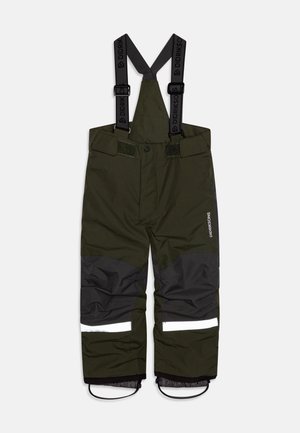 Zelené, vodoodpudivé snehové nohavice s nastaviteľnými čiernymi traky, sivými akcentmi na kolenách a reflexnými pruhmi na členkoch.