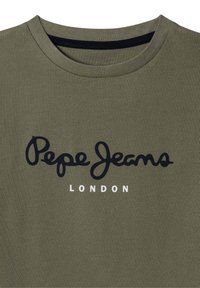 Alyvuogių spalvos medvilnės marškinėliai su apvaliu kaklu. Su juodu kursyvu užrašu "Pepe Jeans" ir baltu užrašu "LONDON" po juo. Minkšta tekstūra.