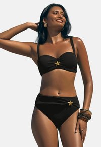 Neizbrano, black starfish trim