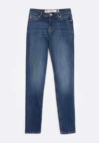 Jean denim bleu à coupe ajustée avec cinq poches, fermeture par bouton et fermeture éclair, et légère décoloration sur les cuisses et les genoux.