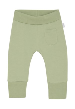 Zachte groene babybroek met elastische tailleband, een klein voorvakje aan de rechterkant en opgerolde enkels.