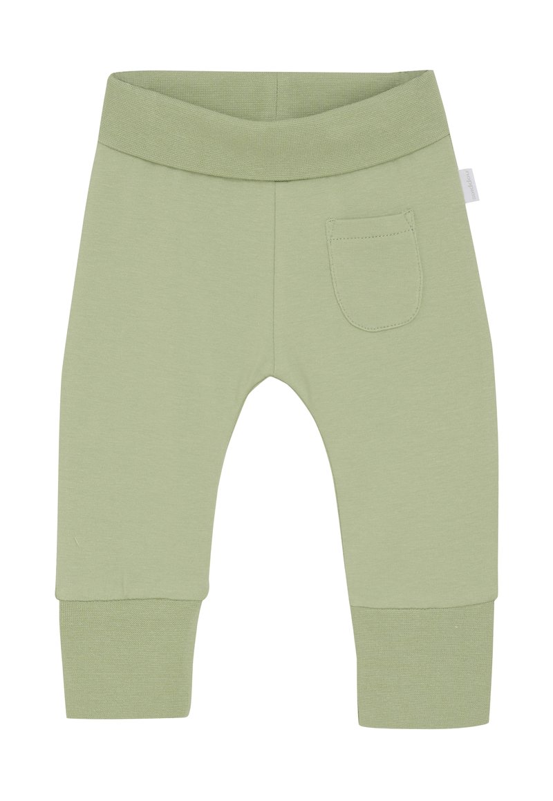 Zachte groene babybroek met elastische tailleband, een klein voorvakje aan de rechterkant en opgerolde enkels.
