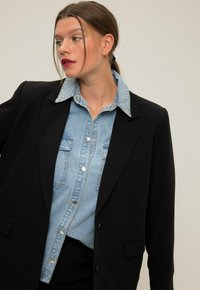 Studio Untold Cappotto corto - black