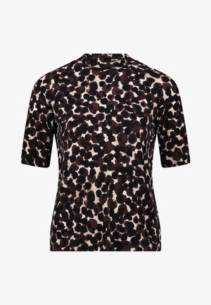 Kurzärmliges Damenoberteil mit hohem Kragen, das ein braun-schwarzes abstraktes Leopardenmuster auf beigem Hintergrund zeigt.