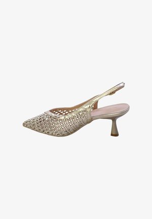 Décolleté slingback dorato metallizzato con punta a punta, tomaia intrecciata e sottile tacco a stiletto di altezza media.