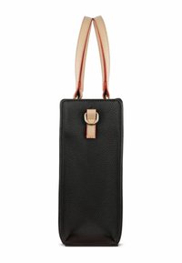 Borsa in pelle nera con finitura testurizzata, forma rettangolare, manici superiori in beige chiaro, con una cinghia centrale e dettagli in anello metallico.
