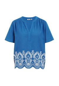 Blå kortärmad topp med V-ringning och broderad vit blommig spetskant vid fållen. Slät tyg med lätt rynkning vid axlarna.