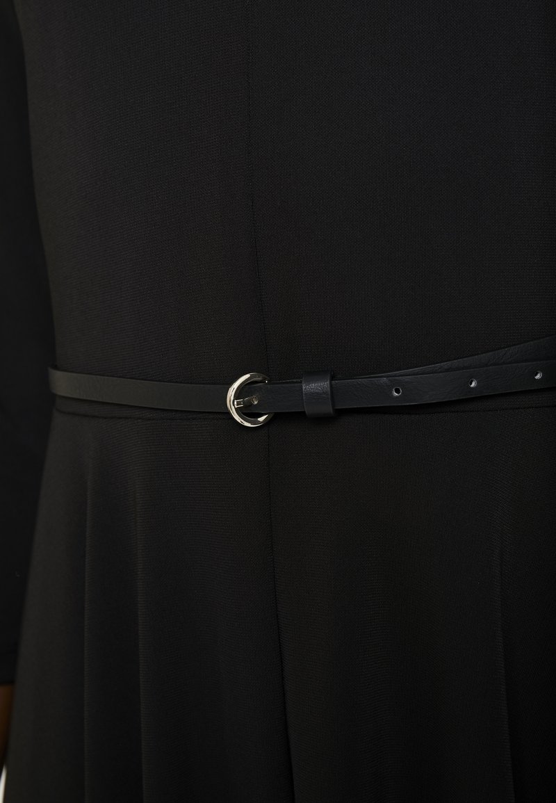 Débardeur en Maille Blanc Femme Jacqueline de Yong - NANNA - Sans manches - Col V - Tissu Stretch Blanc - Prêt-à-Porter Débardeur en Maille Blanc Femme Jacqueline de Yong - NANNA - Sans manches - Col V - Tissu Stretch Blanc - Prêt-à-Porter