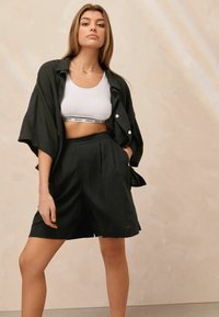 Next Šortky - black