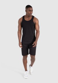 Smilodox VALENTIN - Kurze Sporthose - schwarz
