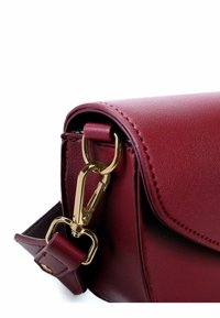VUCH TRICIA - Taška s příčným popruhem - wine red