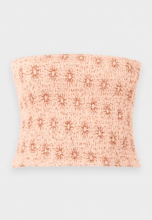 Persiku krāsas smockēts caurules tops ar maziem brūniem zvaigžņu rakstiem, kas vienmērīgi izkliedēti audumā.