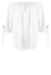 Blusa bianca off-shoulder con scollatura elastica, maniche a tre quarti e fiocchi legati ai polsini.